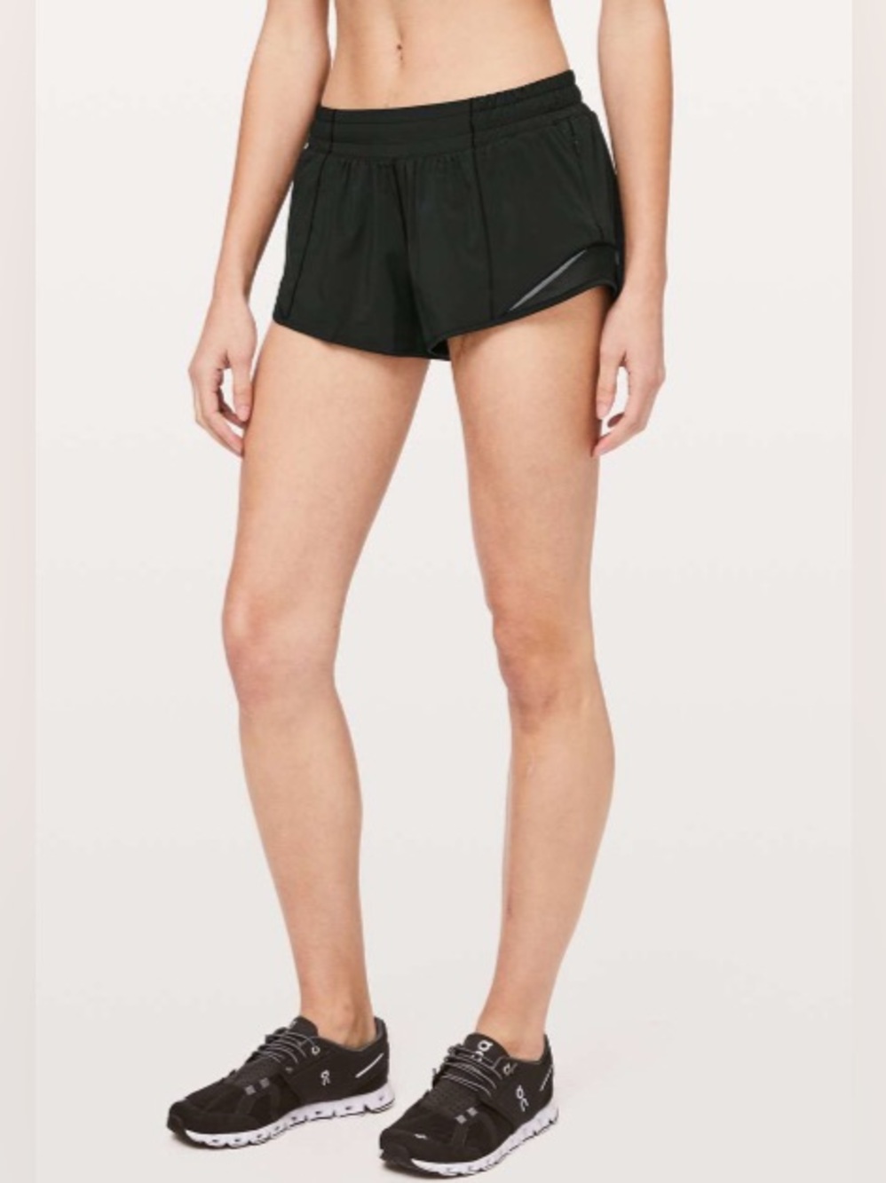 Lululemon Hotty Hot Short II *2.5"
Black sz4